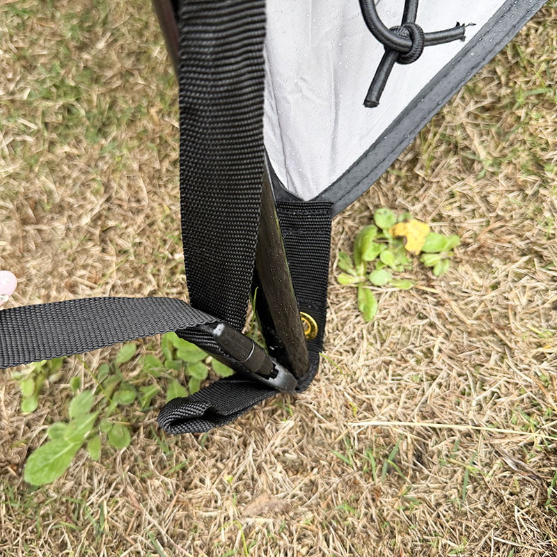 چادر دولایه کمپینگ در فضای باز که به عقب خودرو متصل می شود