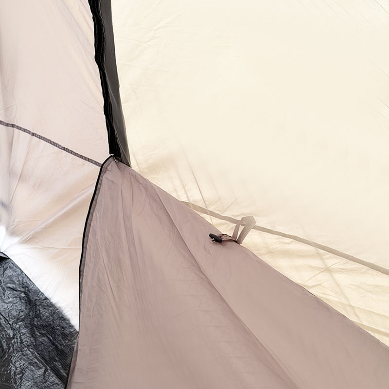 چادر دولایه کمپینگ در فضای باز که به عقب خودرو متصل می شود