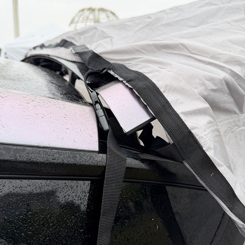 چادر دولایه کمپینگ در فضای باز که به عقب خودرو متصل می شود